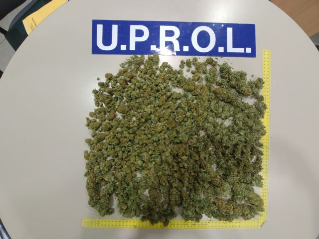 Dos operaciones policiales permiten la retirada de la circulación de más de un cuarto de kilo de marihuana y la identificación de sus portadores - 2, Foto 2