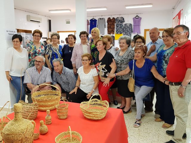 El centro de personas mayores de Jumilla expone los trabajos realizados en los cursos y talleres a lo largo del año - 1, Foto 1