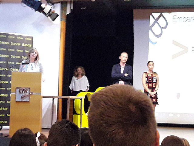 Alumnos del colegio Reina Sofía han recibido de la Consejería de Educación el premio a la solidaridad Social, Foto 6