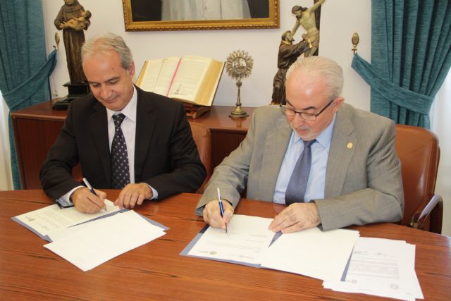La UCAM firma un convenio que facilita la adaptación al Grado para los Graduados Sociales - 1, Foto 1