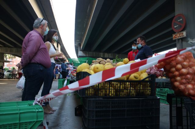 El PSOE exige a Ballesta que ni discrimine ni abandone a las 3.600 familias que dependen de la venta ambulante ante la crisis del Covid-19 - 1, Foto 1