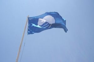 Mazarrón revalida sus 10 banderas azules otorgadas a 8 playas y los 2 puertos deportivos - 1, Foto 1