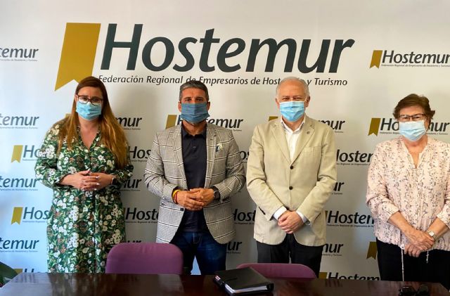 El Ayuntamiento torreño y Hostemur señalan la importancia de la hostelería como pilar en la reactivación económica - 1, Foto 1