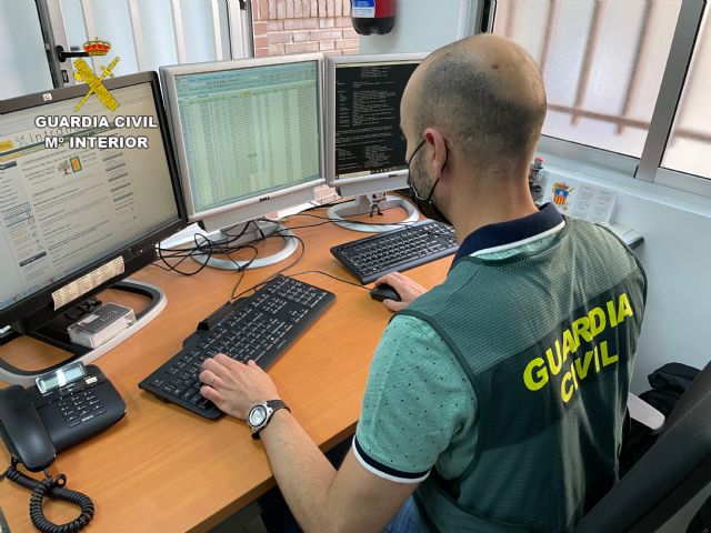 La Guardia Civil desarticula una organización dedicada a cometer estafas bancarias en diversas localidades del territorio nacional - 1, Foto 1