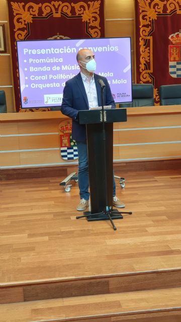 El Ayuntamiento de Molina de Segura firma convenios de subvención nominativa con las asociaciones Coral Polifónica Hims Mola, Banda Municipal de Música, Promúsica y Orquesta de Cuerda Hims Mola para la promoción de actividades musicales en 2021 - 1, Foto 1