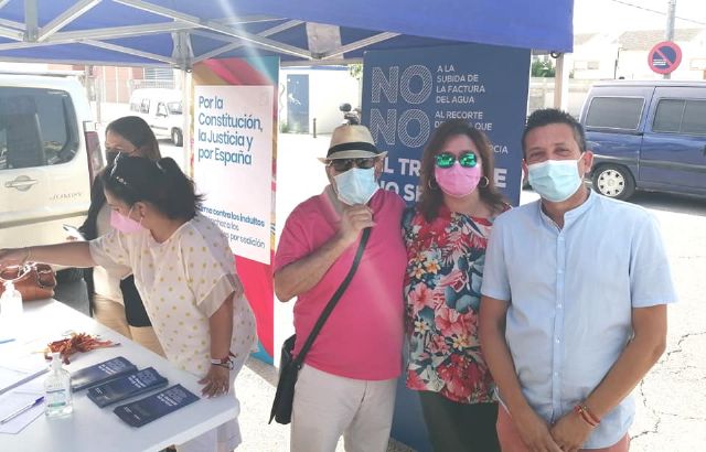Éxito de respuesta hoy viernes de los torreños en la campaña de recogida de firmas contra los indultos a los independentistas del procés catalán que plantea el Gobierno de Pedro Sánchez - 3, Foto 3
