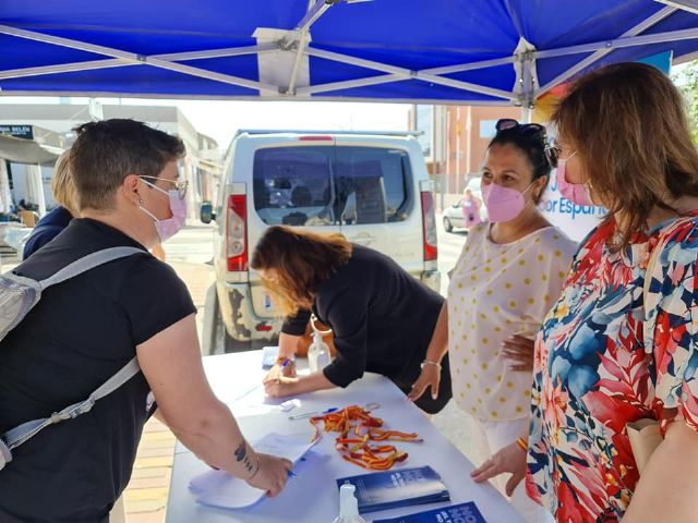 Éxito de respuesta hoy viernes de los torreños en la campaña de recogida de firmas contra los indultos a los independentistas del procés catalán que plantea el Gobierno de Pedro Sánchez - 5, Foto 5