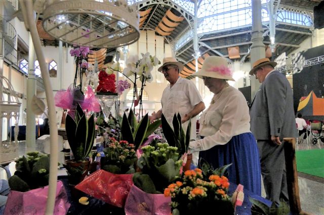 Artesanía, sorteos, pasodobles y vestidos de época en la apertura de la I Feria de Comercio Modernista de La Unión - 1, Foto 1
