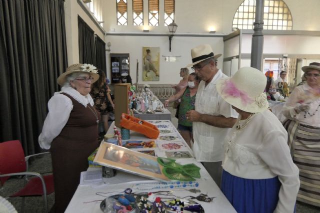 Artesanía, sorteos, pasodobles y vestidos de época en la apertura de la I Feria de Comercio Modernista de La Unión - 4, Foto 4