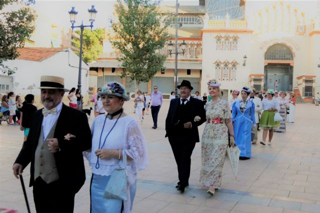 Artesanía, sorteos, pasodobles y vestidos de época en la apertura de la I Feria de Comercio Modernista de La Unión - 5, Foto 5