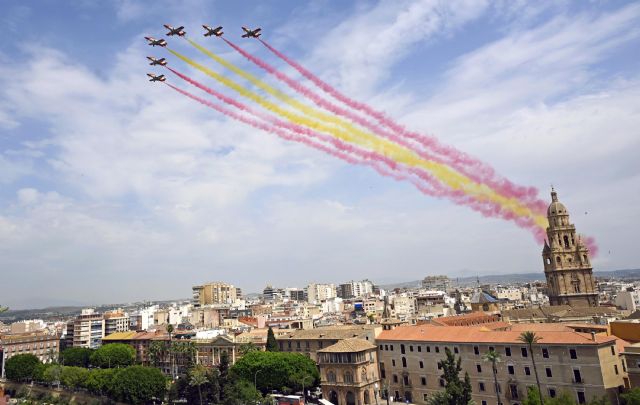 Los C-101 de la Patrulla Águila se despiden del cielo de Murcia con un homenaje al 1200 aniversario - 1, Foto 1