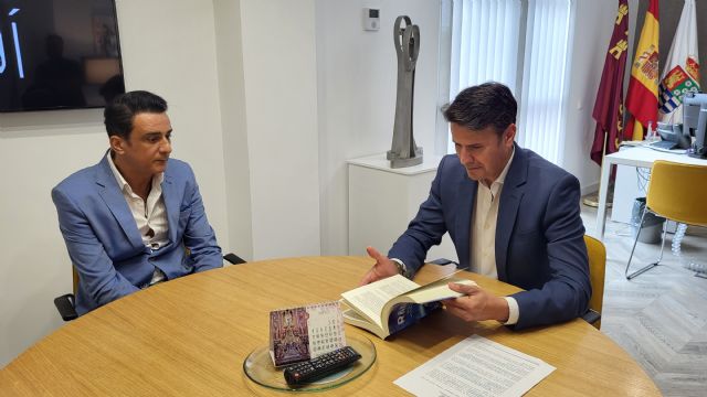 Recepción en el Ayuntamiento de Molina de Segura al autor del libro Radio 3.0, Ángel Meseguer Conesa - 2, Foto 2