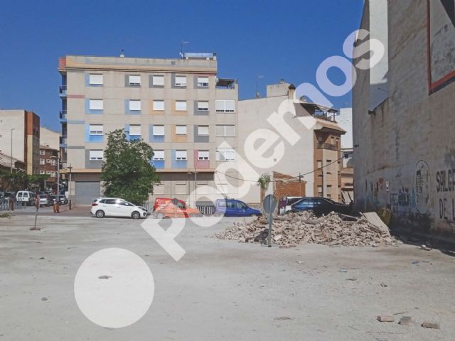 Podemos Cieza pregunta al ejecutivo local por la presencia de escombros en el solar municipal del Camino de Murcia - 2, Foto 2