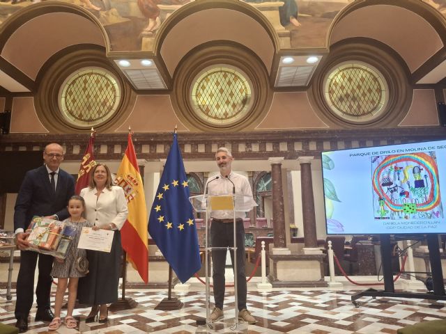 El Gobierno regional premia a 12 alumnos por sus dibujos sobre el mejor rinc�n de la Regi�n, Foto 2