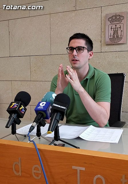 Ponen en marcha un plan de choque de limpieza viaria en el casco urbano, Foto 1