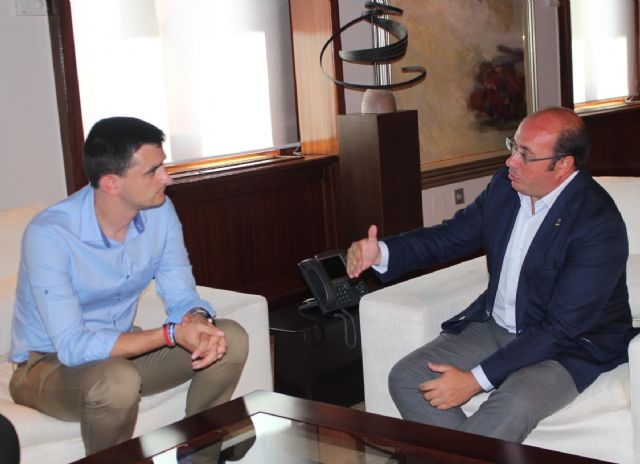 El presidente de la Comunidad recibe en el Palacio de San Esteban a representantes del Club Taurino de Lorca - 1, Foto 1