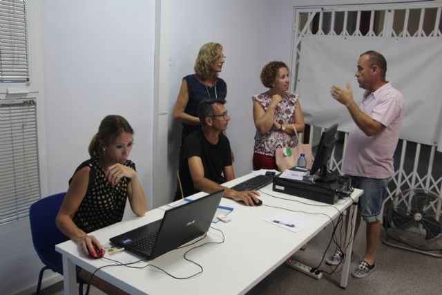 Más de 200 familias se benefician del banco de libros de San Pedro del Pinatar - 1, Foto 1