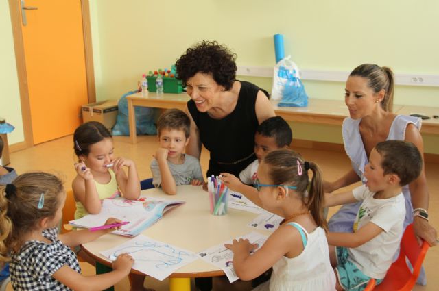 Un centenar de niños disfrutan y aprenden en la Escuela de Verano de la Red Municipal de Guarderías - 1, Foto 1