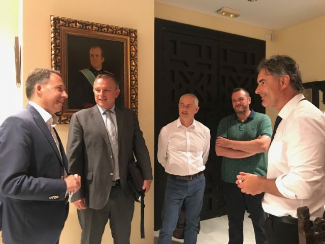 Fulgencio Gil define a Coopbox Hispania como un ejemplo industrial por su constante modernización tecnológica que conlleva una ampliación de la plantilla - 1, Foto 1