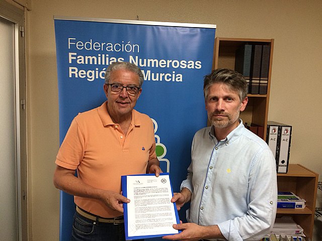 El PP presenta a FANAMUR la iniciativa para que las familias numerosas tengan más beneficios según crezca el número de hijos - 1, Foto 1