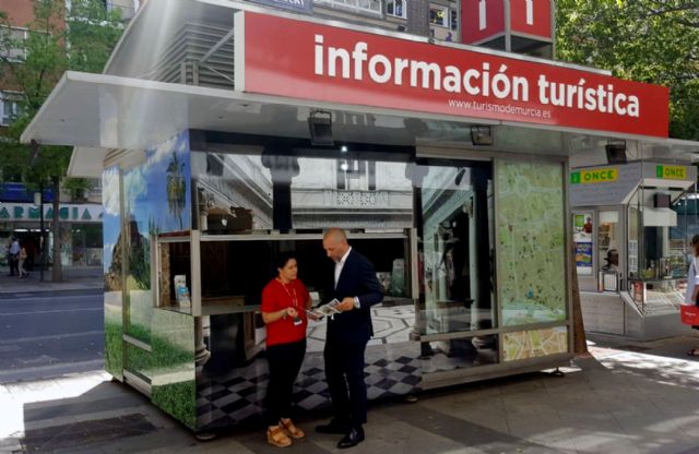 La Oficina de Turismo de Gran Vía Escultor Salzillo amplía su horario durante los meses de verano - 1, Foto 1