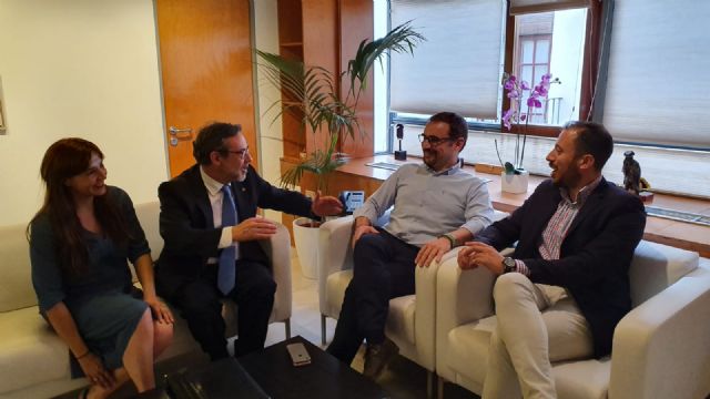 El delegado del Gobierno, Francisco Jiménez, se reúne en Lorca con la plataforma de vecinos de Tercia afectados por el trazado del AVE a su paso por la pedanía - 2, Foto 2