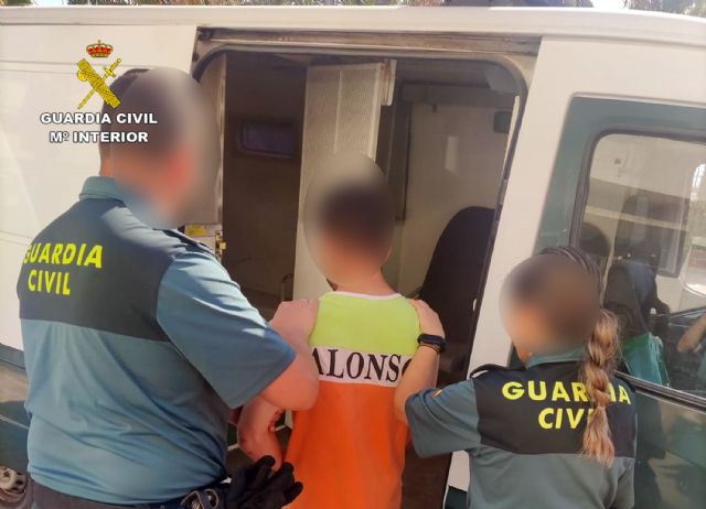 Cuatro guardias civiles detienen in fraganti  al presunto autor de un hurto en Mazarrón, Foto 1