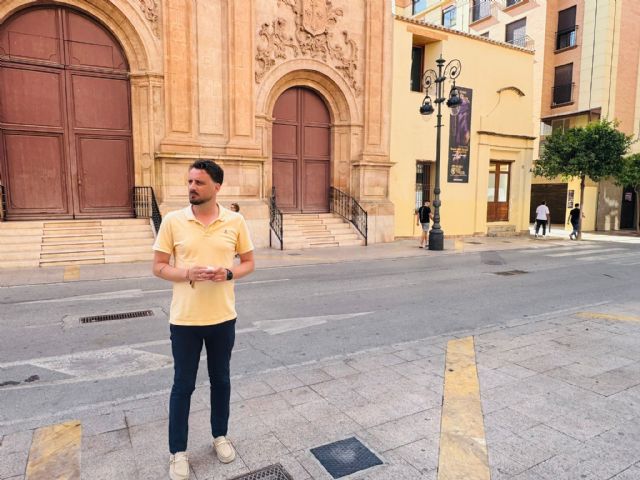 El Gobierno de Lorca renueva más de medio centenar de luminarias de la calle Nogalte - 1, Foto 1