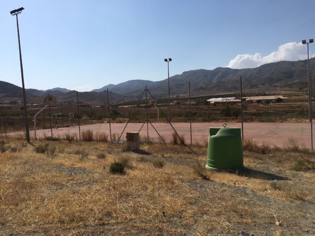 El PSOE denuncia el lamentable estado de la pista polideportiva de Morata, abandonada desde su inauguración en 2001 - 4, Foto 4