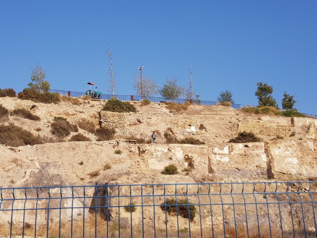 La concejal de Cs, Ana Rama, caza a un ciudadano alemán mientras expoliaba el yacimiento arqueológico del Molinete - 1, Foto 1
