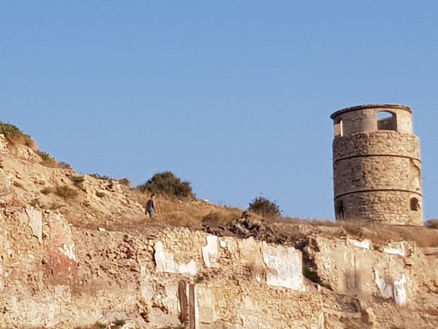 La concejal de Cs, Ana Rama, caza a un ciudadano alemán mientras expoliaba el yacimiento arqueológico del Molinete - 2, Foto 2
