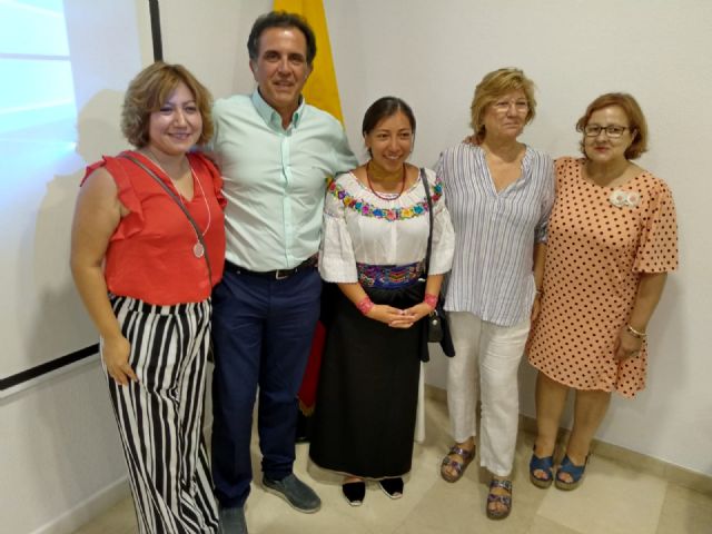 Serrano incide en poner en marcha medidas institucionales que faciliten la integración y la convivencia de los inmigrantes - 4, Foto 4