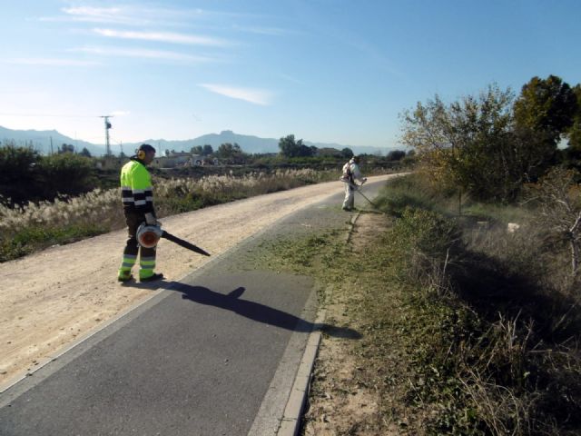 El Ayuntamiento lleva a cabo tareas de limpieza y desbroce en el carril bici entre el Raal y Contraparada - 3, Foto 3