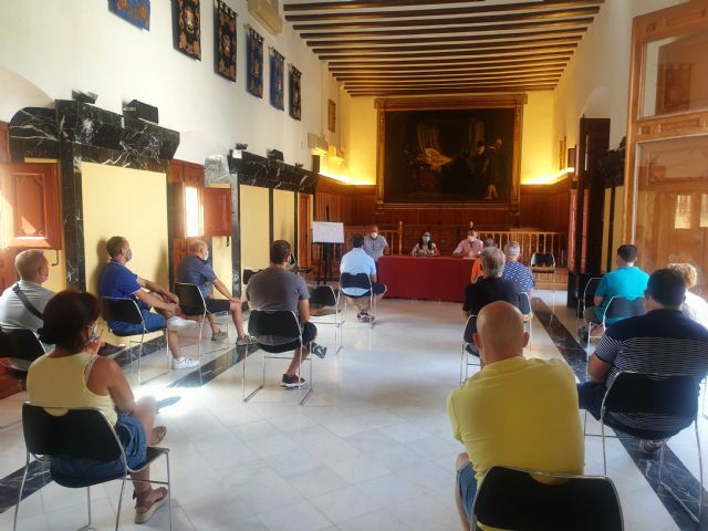 El Ayuntamiento de Caravaca se reúne con vendedores del mercado - 2, Foto 2