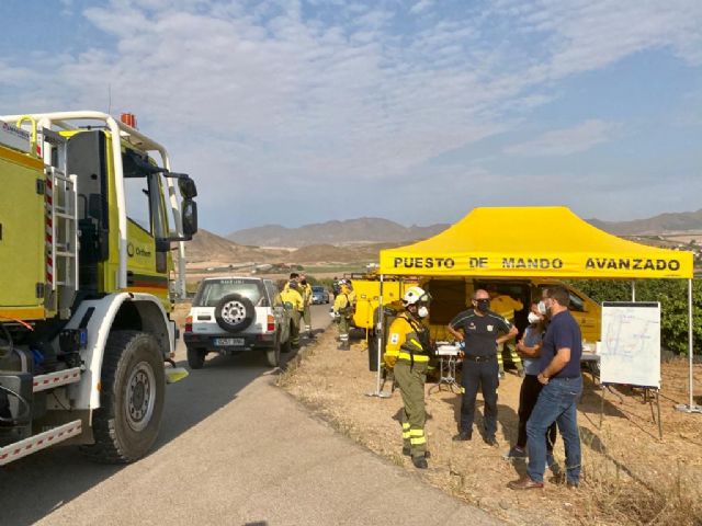 El alcalde de Lorca destaca la buena coordinación entre los diferentes servicios que han trabajado en el incendio de la Sierra de La Almenara - 1, Foto 1