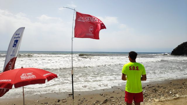 El Ayuntamiento de Lorca recuerda que el baño con bandera roja está considerado como una infracción grave con multas de entre 751 y 1.500 euros - 1, Foto 1