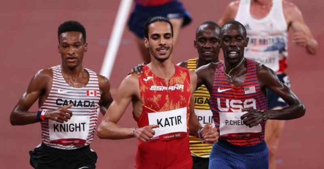 La plaza del Ayuntamiento acoge el acto de bienvenida a Mohamed Katir tras su paso por los Juegos Olímpicos - 1, Foto 1