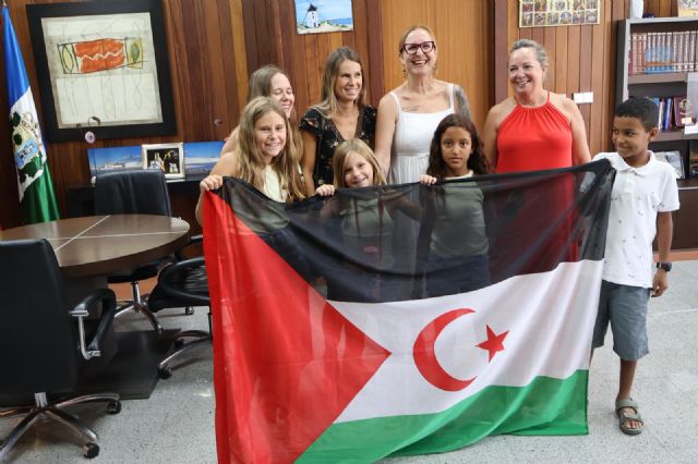 El Ayuntamiento recibe a los dos niños saharauis que pasan el verano en San Pedro del Pinatar - 1, Foto 1