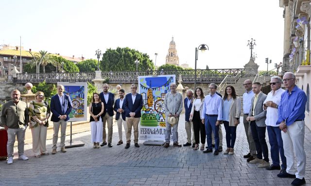 Esteban Linares, autor del cartel de la Feria de Murcia es el pintor encargado de llenar de color y alegría las calles de Murcia con su trabajo - 3, Foto 3