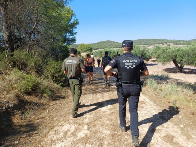 Servicios de emergencia rescatan a dos senderistas desorientados en el Parque Regional de El Valle y Carrascoy en Murcia - 1, Foto 1