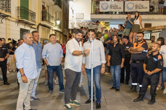 El primer encierro nocturno de las Fiestas Patronales de 2026 deja vertiginosas carreras por las calles del casco antiguo de Blanca tras un prolongado recorrido - 3, Foto 3
