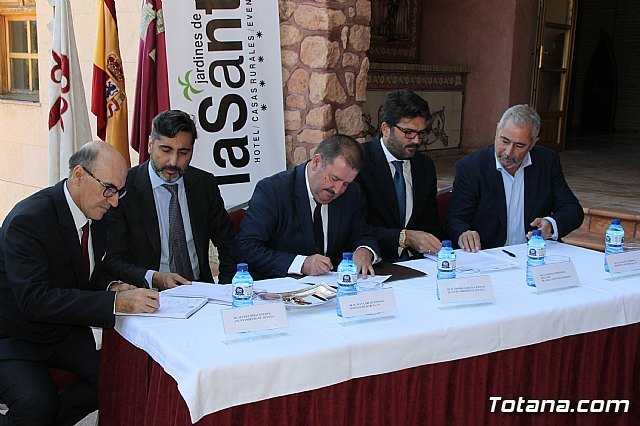 El director general del Instituto de Turismo asiste a la toma de posesión del Hotel de La Santa por parte de sus nuevos gestores, la empresa Hoteles de Murcia, Foto 1