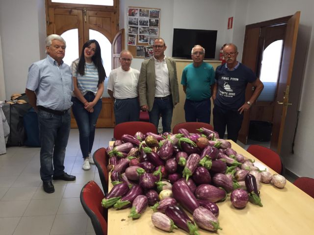 La Asamblea Comarcal de Cruz Roja en Molina de Segura recibe las hortalizas recolectadas en el Huerto de Ocio La Estación - 4, Foto 4