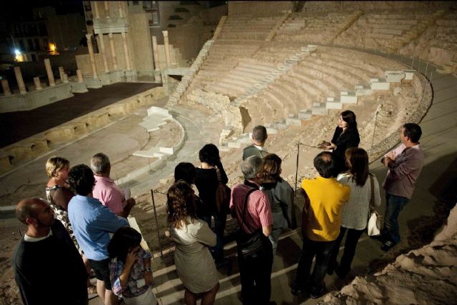 El Teatro Romano realiza este sábado la última visita guiada nocturna del verano - 1, Foto 1