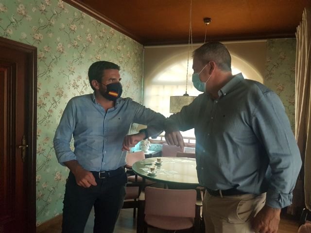 Pedro Fenol se reúne Consejero de agricultura y medio ambiente d. Antonio Luengo - 1, Foto 1