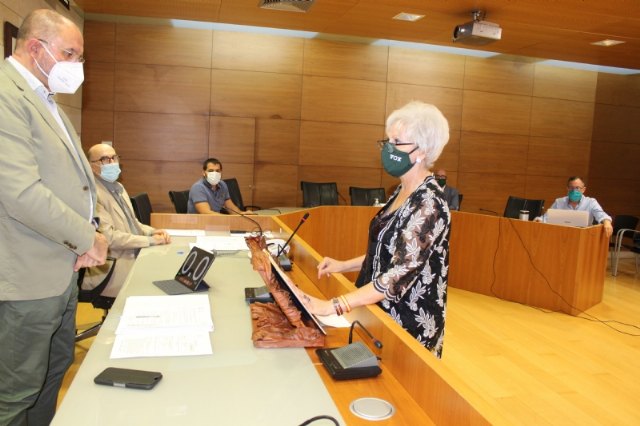 Rosa Gimnez Collazos, of the Municipal Group VOX, takes possession of the act of councilor of the Municipal Corporation; replacing its previous spokesperson