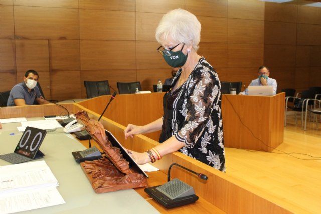 Rosa Gimnez Collazos, of the Municipal Group VOX, takes possession of the act of councilor of the Municipal Corporation; replacing its previous spokesperson, Foto 3