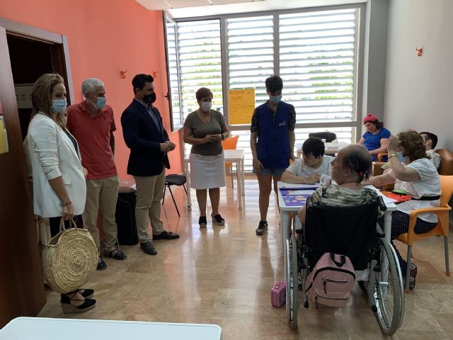 Aidemar abre un nuevo Centro de Día y adquiere un autobús para paliar la reducción de aforo marcada por la pandemia - 1, Foto 1