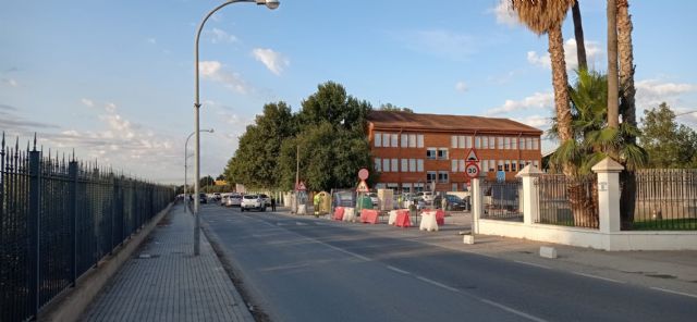 El Ayuntamiento de Lorca inicia los trabajos de acondicionamiento para habilitar como aparcamiento un solar situado junto al colegio de Campillo - 2, Foto 2