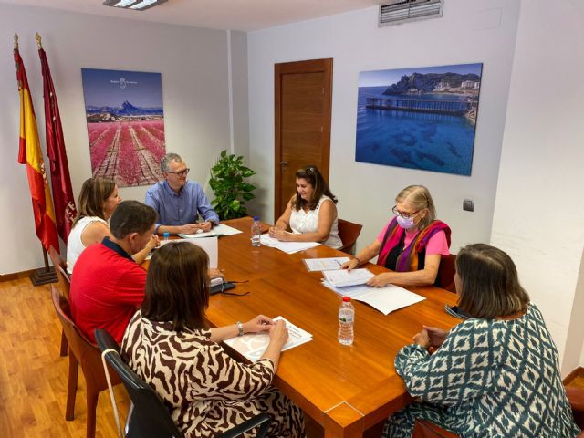 El consejero de Salud se reúne con la nueva directiva de la Federación de Salud Mental de la Región de Murcia (Feafes) - 1, Foto 1